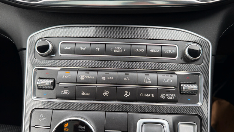 Hyundai SANTA FE 1.6 TGDi Hybrid Ultimate 5dr 4WD Auto Hybrid Estate